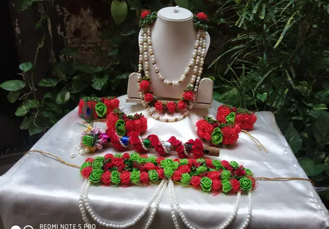 Krishna jewelry for kids -red and green