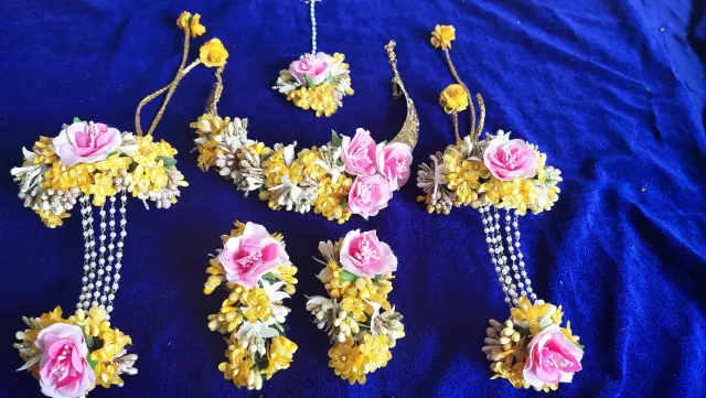 Flower jewelry for haldi for wedding