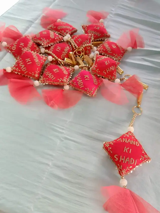Wedding giveaway saree stake for lady's