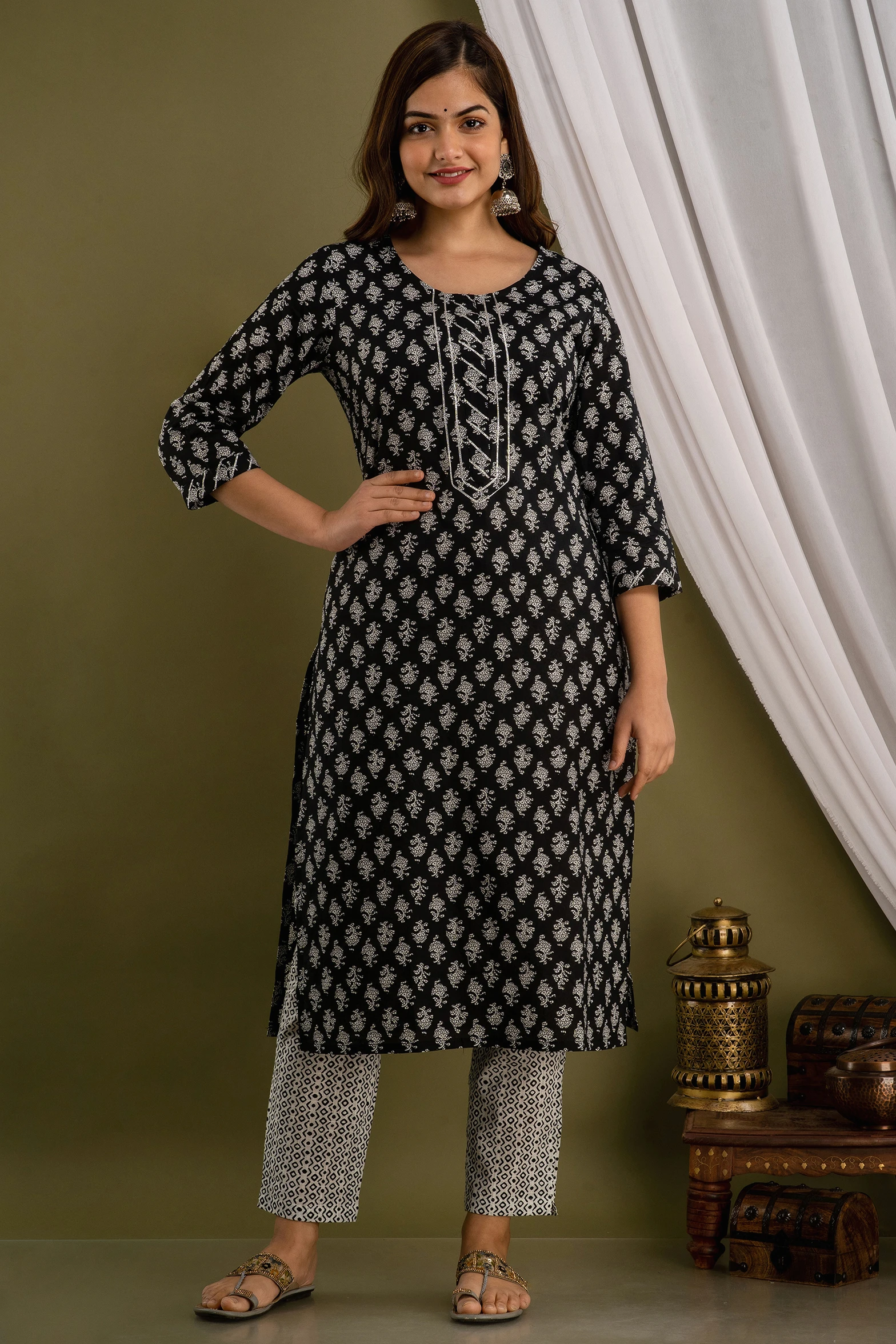 Exotic Black Colour Cotton Kurti With Kashmiri Motifs With Latest Fashion  Trend., Printed Cotton Kurti online, Printed Cotton Kurti Manufacturer,  प्रिंटेड कॉटन कुर्ती - Kyra International, Jammu | ID: 26442121673